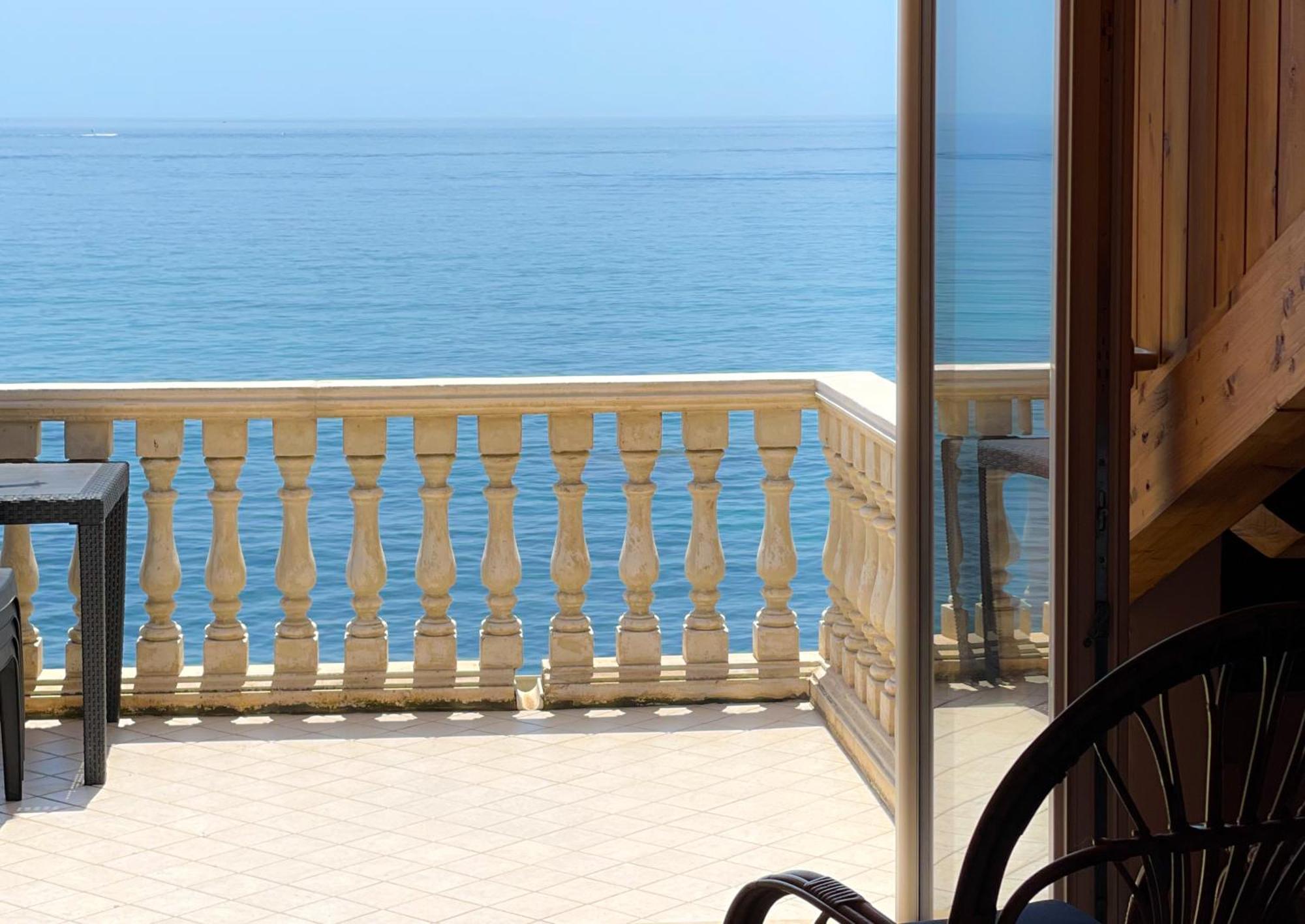 Maremare Apartments Giardini Naxos Exteriör bild