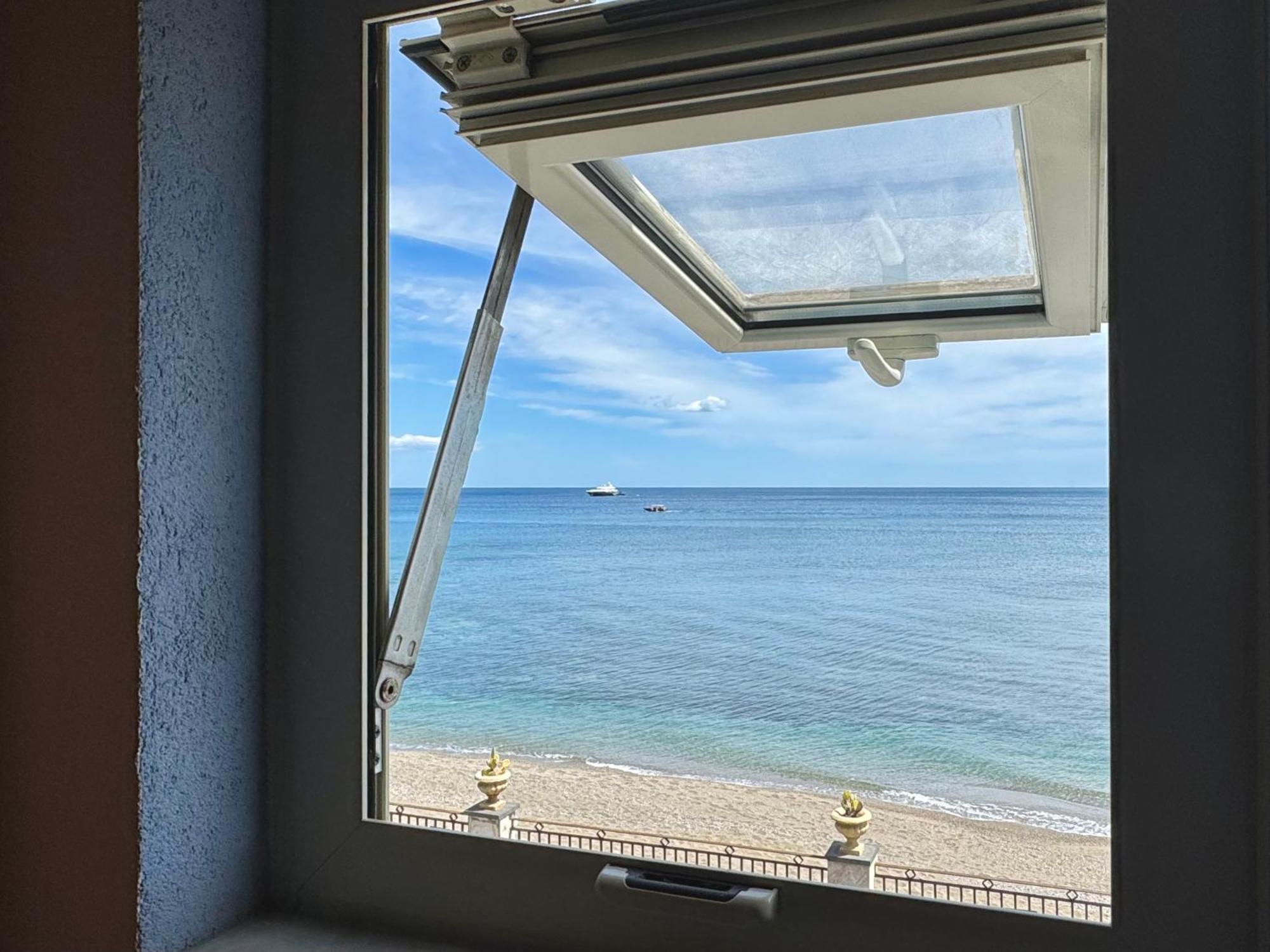 Maremare Apartments Giardini Naxos Exteriör bild