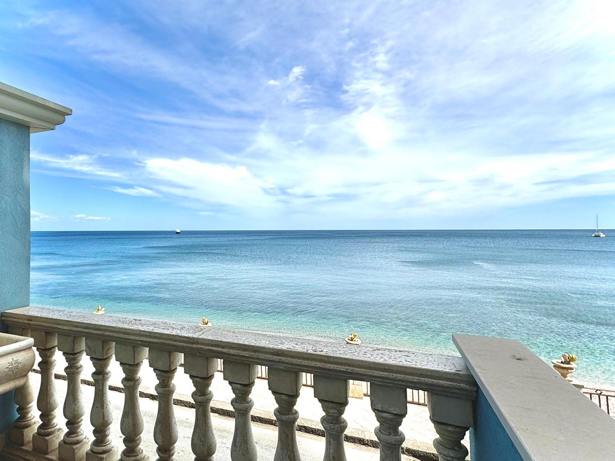 Maremare Apartments Giardini Naxos Exteriör bild